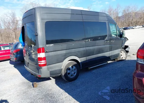 2017 Mercedes-Benz Sprinter 2500 Standard Roof V6 z USA, uszkodzony, nr VIN WDZPE7CDXHP550431